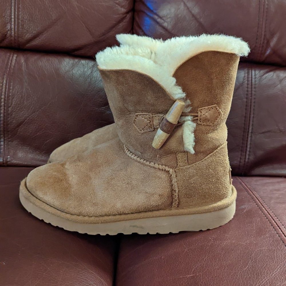 Girls Size 2 Chestnut Uggs